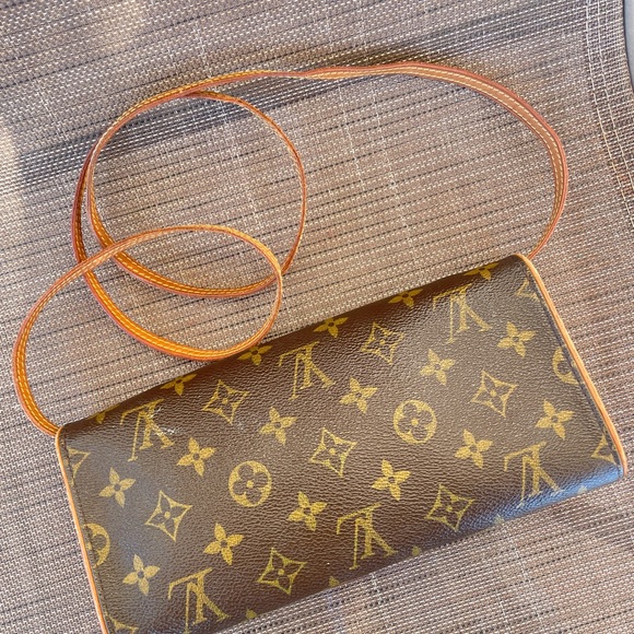 Authentic Louis Vuitton Twin GM - Picture 4 of 16